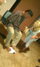 Tony Melendez toetographing his signature