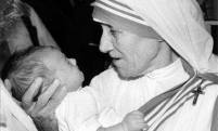 mother-teresa-with-baby